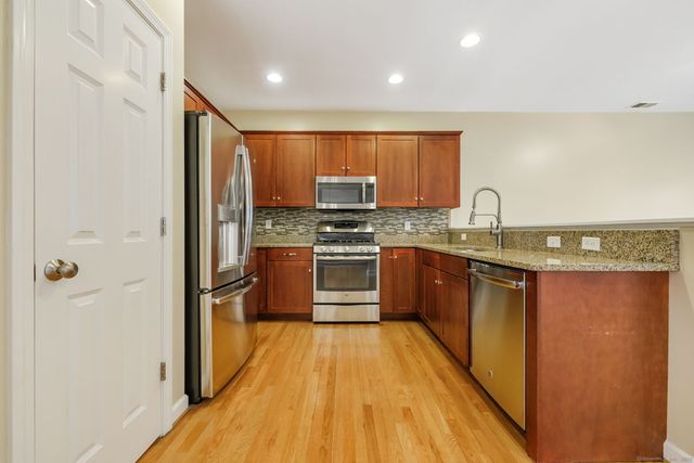 38 Brighton Park Way 38, Bloomfield, CT 06002