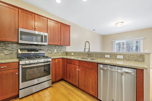 38 Brighton Park Way 38, Bloomfield, CT 06002