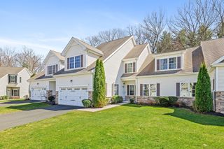 38 Brighton Park Way 38, Bloomfield, CT 06002