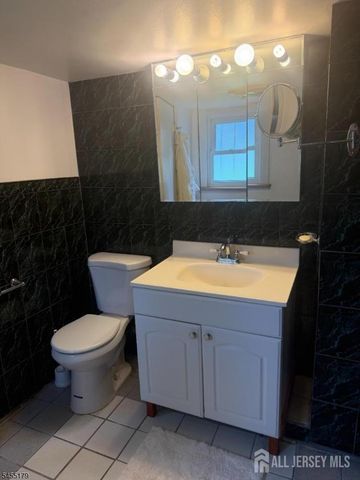 67 Oakland Avenue, Edison, NJ 08817