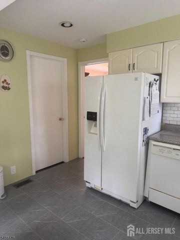 67 Oakland Avenue, Edison, NJ 08817