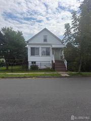 67 Oakland Avenue, Edison, NJ 08817