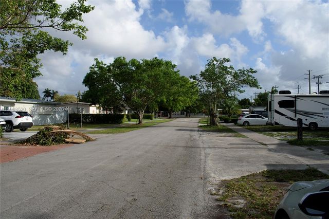 5349 W 14th Ln, Hialeah, FL 33012