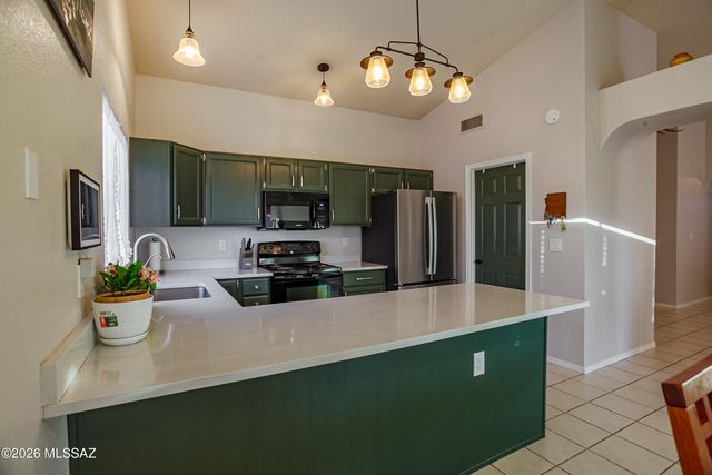 9419 N Warbler Place, Tucson, AZ 85742