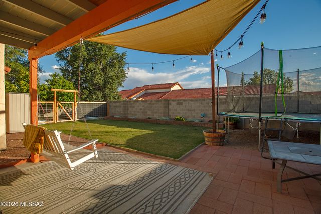 9419 N Warbler Place, Tucson, AZ 85742