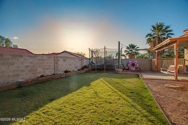 9419 N Warbler Place, Tucson, AZ 85742
