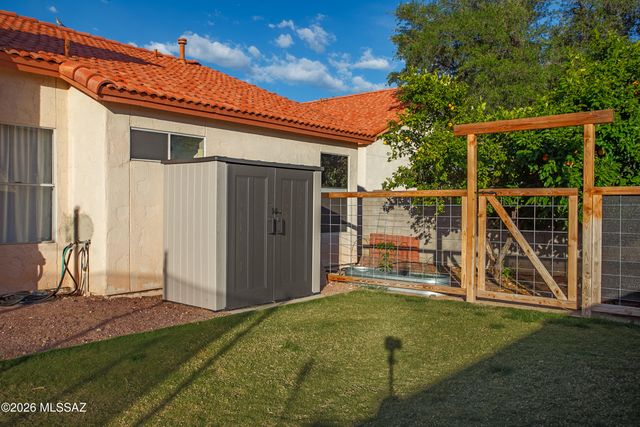 9419 N Warbler Place, Tucson, AZ 85742