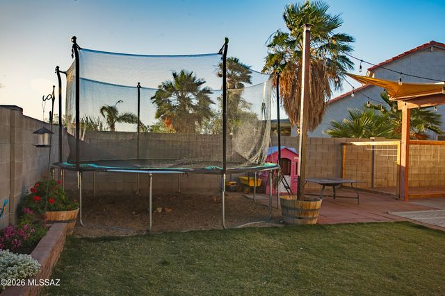 9419 N Warbler Place, Tucson, AZ 85742