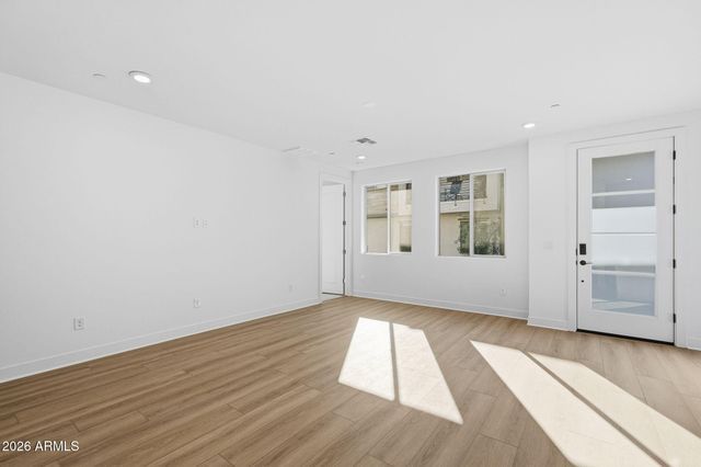 2121 W Sonoran Desert Drive 114, Phoenix, AZ 85085