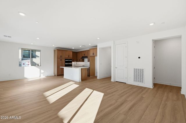 2121 W Sonoran Desert Drive 114, Phoenix, AZ 85085