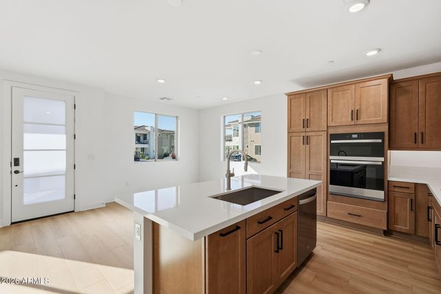 2121 W Sonoran Desert Drive 114, Phoenix, AZ 85085