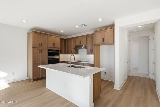 2121 W Sonoran Desert Drive 114, Phoenix, AZ 85085