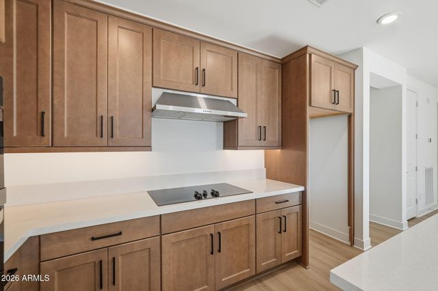 2121 W Sonoran Desert Drive 114, Phoenix, AZ 85085