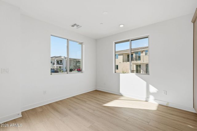 2121 W Sonoran Desert Drive 114, Phoenix, AZ 85085