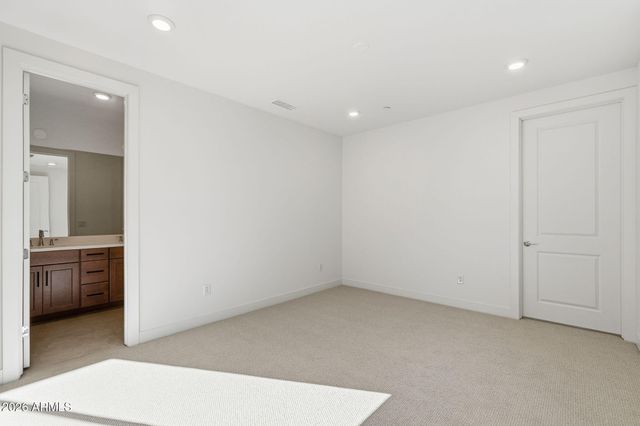 2121 W Sonoran Desert Drive 114, Phoenix, AZ 85085