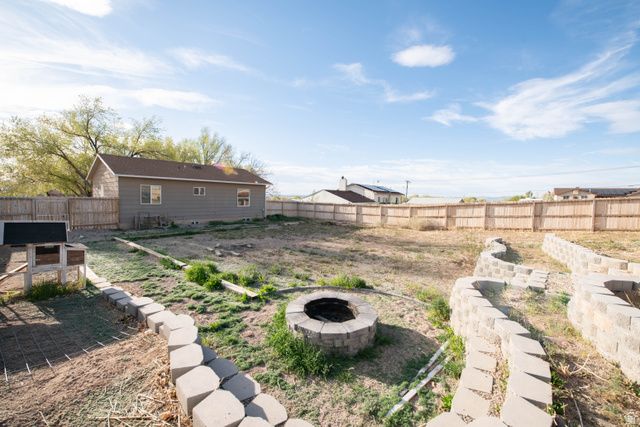 4766 N MULE TRAIN DR, Enoch, UT 84721