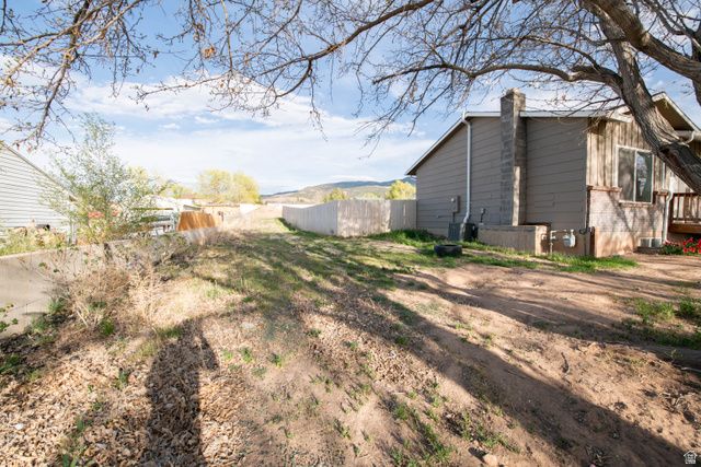 4766 N MULE TRAIN DR, Enoch, UT 84721