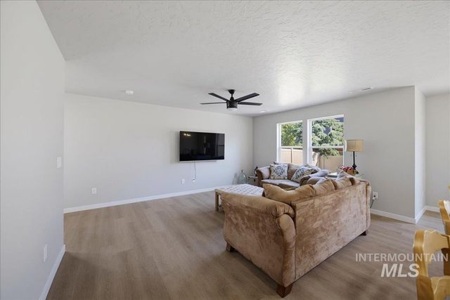 2765 E Jasmine St, Meridian, ID 83646