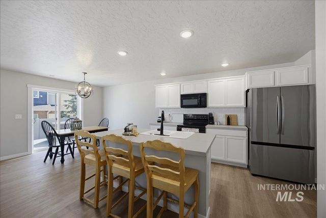 2765 E Jasmine St, Meridian, ID 83646