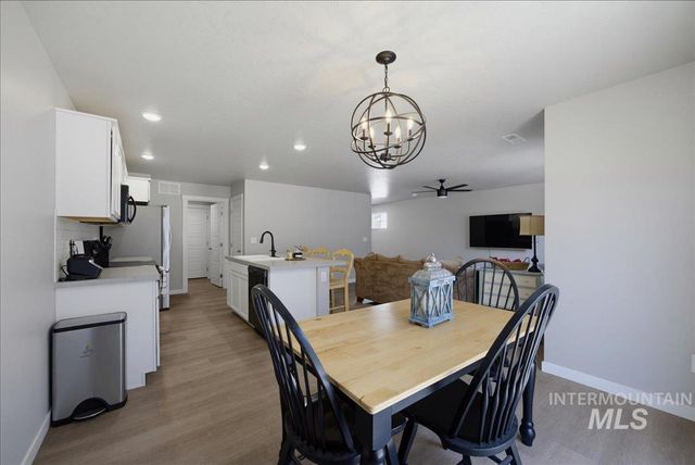 2765 E Jasmine St, Meridian, ID 83646