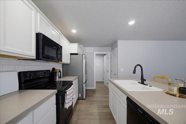 2765 E Jasmine St, Meridian, ID 83646