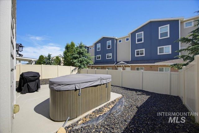 2765 E Jasmine St, Meridian, ID 83646