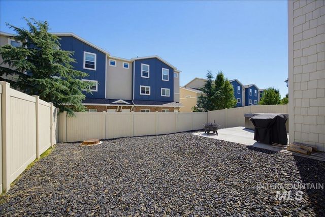 2765 E Jasmine St, Meridian, ID 83646