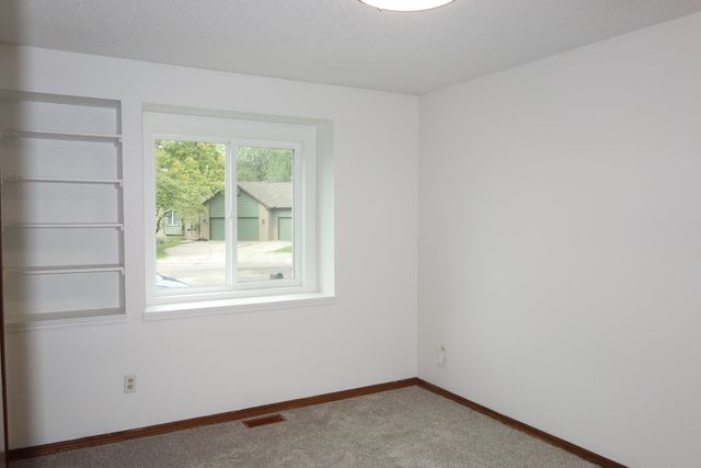 10317 E Countryside, Wichita, KS 67207