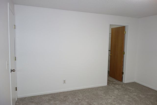 10317 E Countryside, Wichita, KS 67207