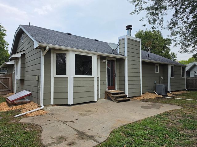 10317 E Countryside, Wichita, KS 67207