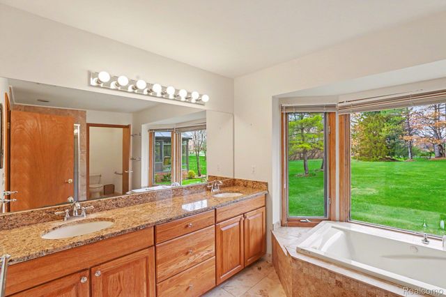 4091 Jacquelynn Court, Oakland Charter Township, MI 48306