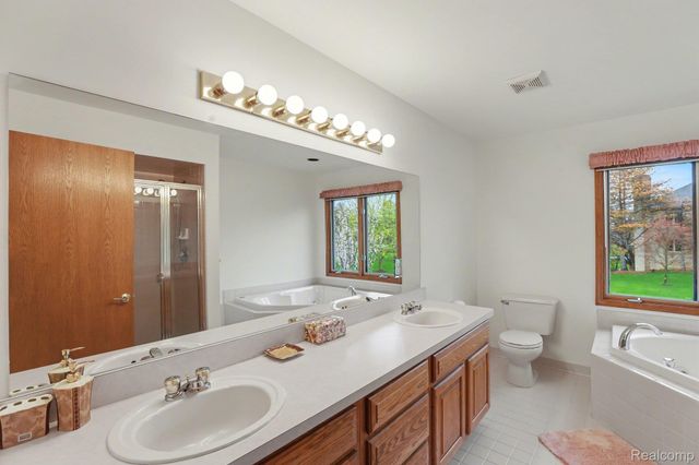 4091 Jacquelynn Court, Oakland Charter Township, MI 48306