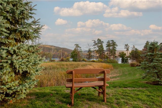 5563 Lakewood Trail, South Bristol, NY 14424