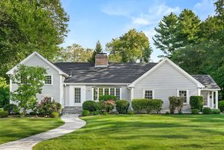 24 Radcliffe Rd, Wellesley, MA 02482