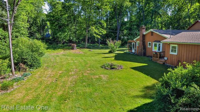 5466 Grange Hall Road, Holly, MI 48442