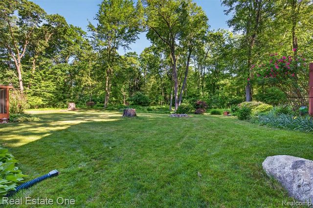 5466 Grange Hall Road, Holly, MI 48442