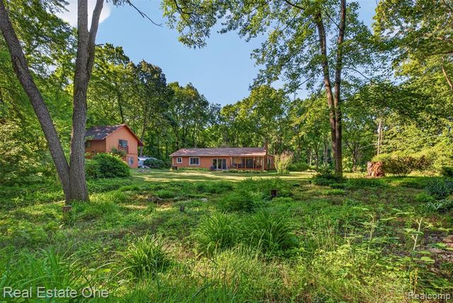 5466 Grange Hall Road, Holly, MI 48442