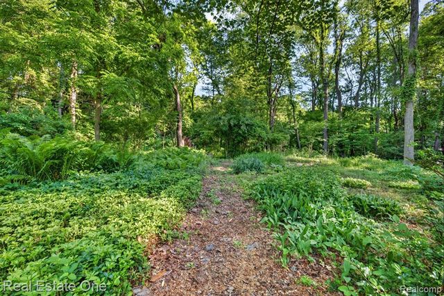5466 Grange Hall Road, Holly, MI 48442