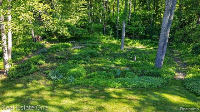 5466 Grange Hall Road, Holly, MI 48442