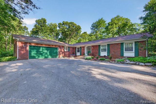 5466 Grange Hall Road, Holly, MI 48442
