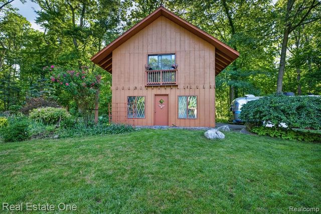 5466 Grange Hall Road, Holly, MI 48442