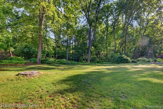 5466 Grange Hall Road, Holly, MI 48442