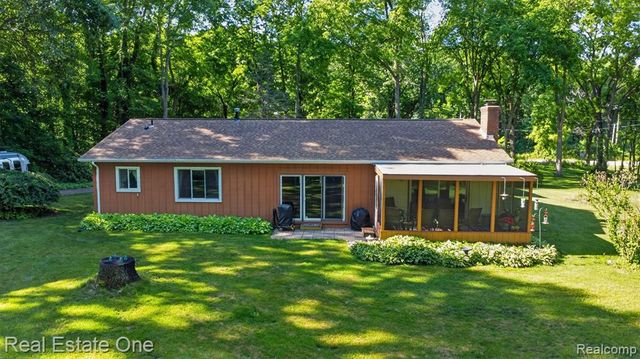 5466 Grange Hall Road, Holly, MI 48442