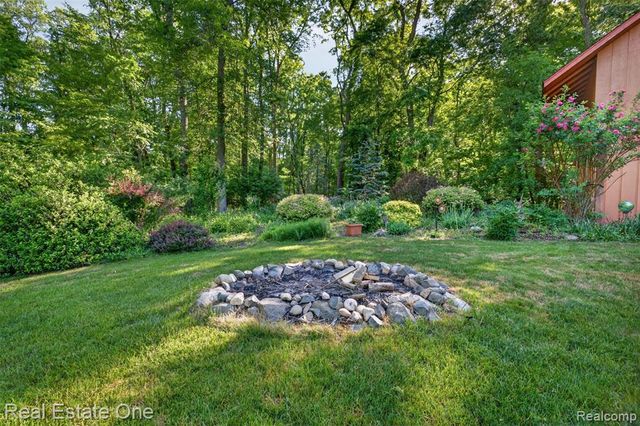 5466 Grange Hall Road, Holly, MI 48442