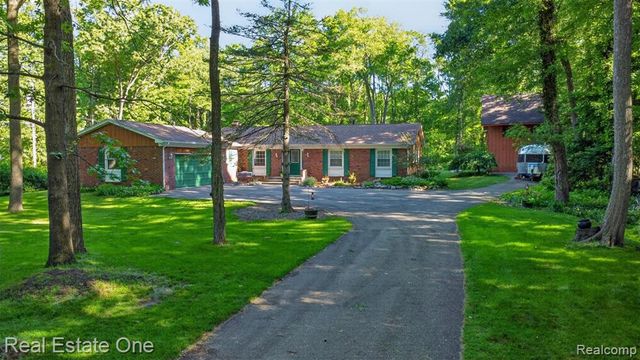 5466 Grange Hall Road, Holly, MI 48442