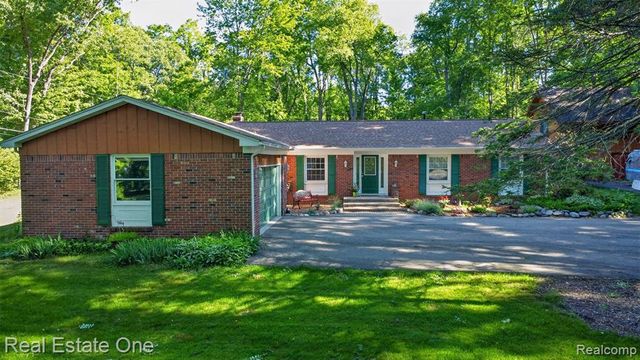 5466 Grange Hall Road, Holly, MI 48442