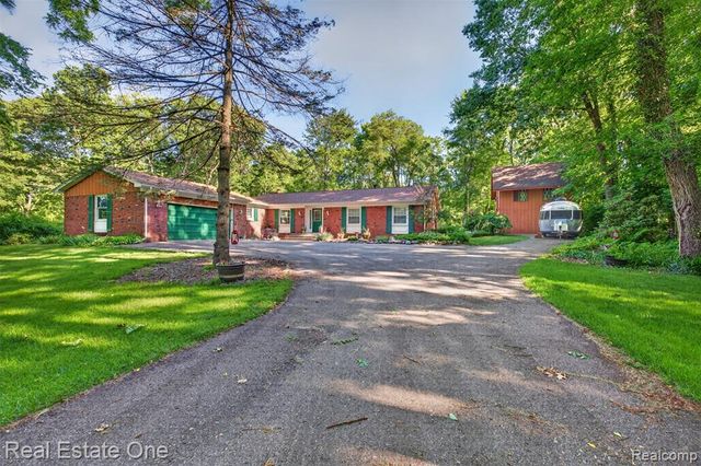 5466 Grange Hall Road, Holly, MI 48442