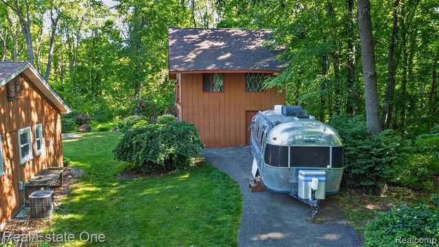 5466 Grange Hall Road, Holly, MI 48442