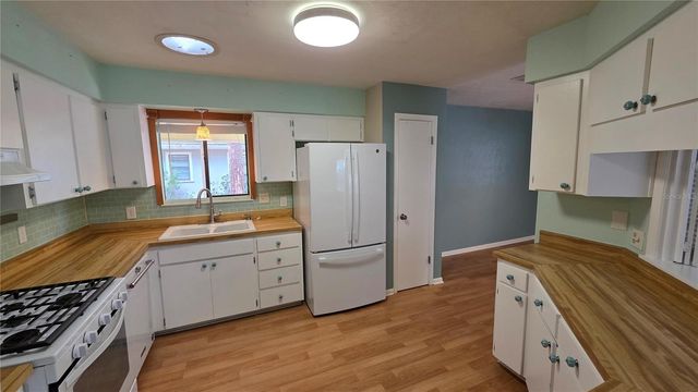 8496 NW 38TH TERRACE, Gainesville, FL 32653