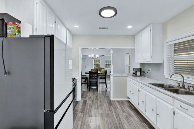 813 Brooks Avenue, Dallas, TX 75208